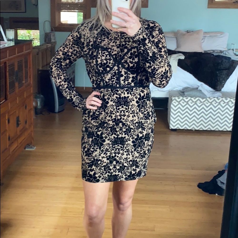 Lulus body con dress